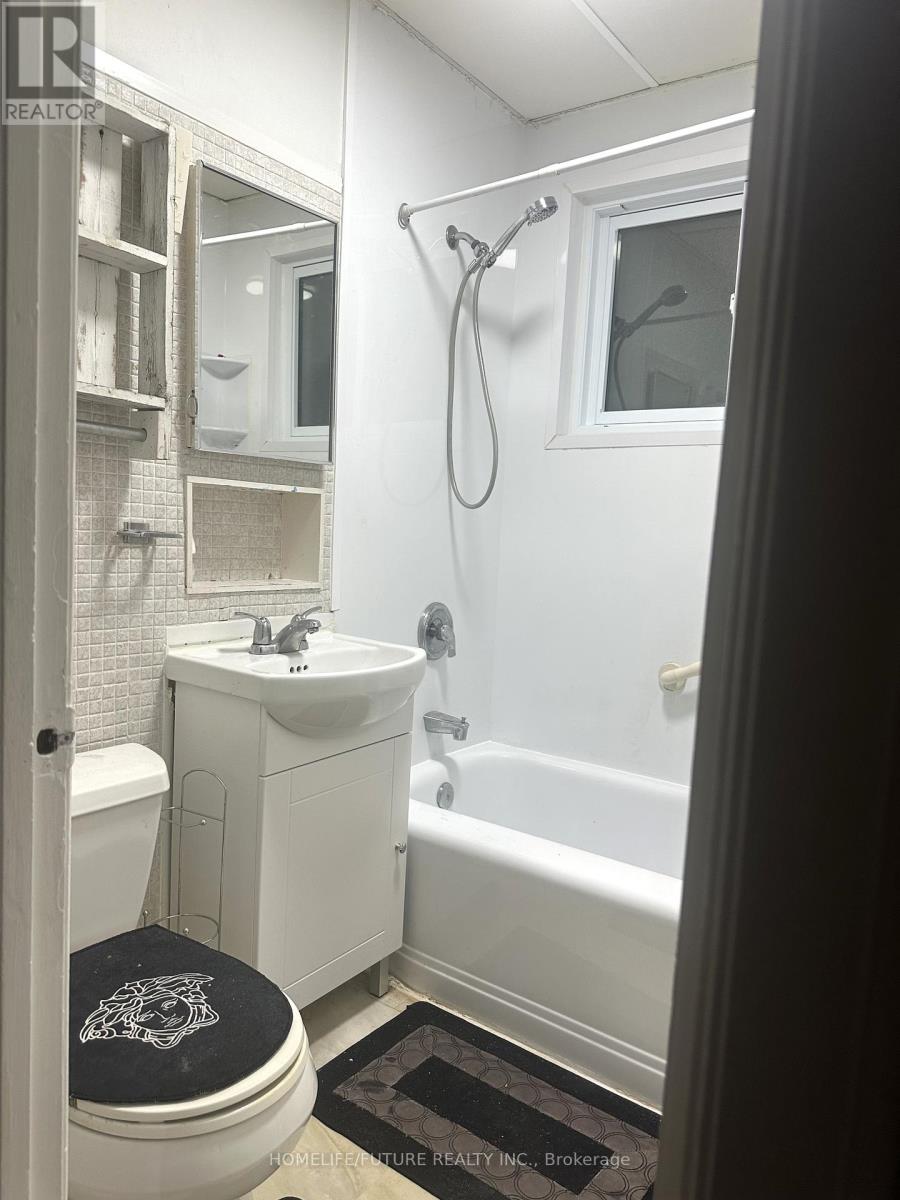 142 Harewood Avenue, Toronto, Ontario  M1M 2R7 - Photo 12 - E12760030