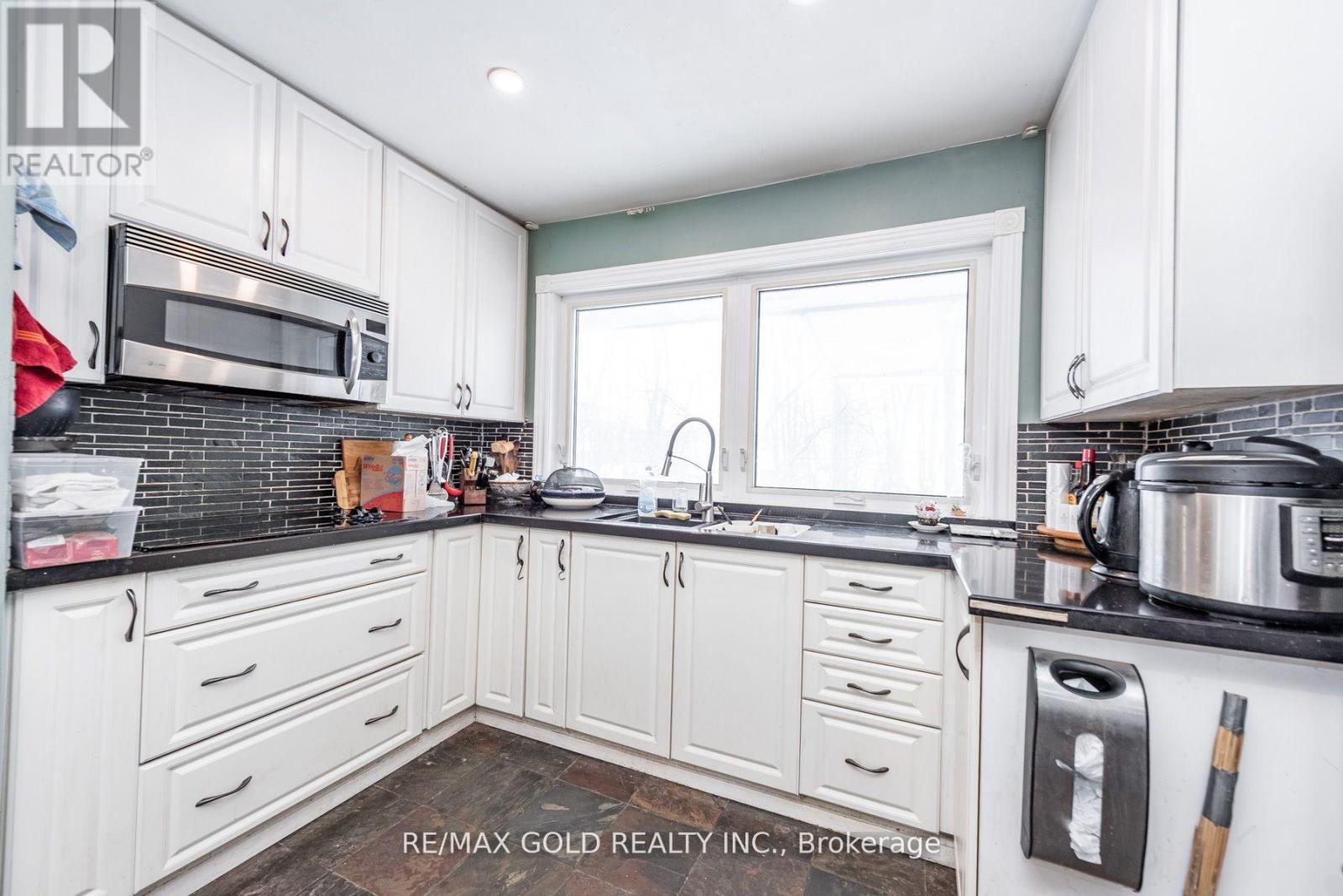 3 Harrow Street, Mississauga, Ontario  L4T 1J2 - Photo 10 - W12830030