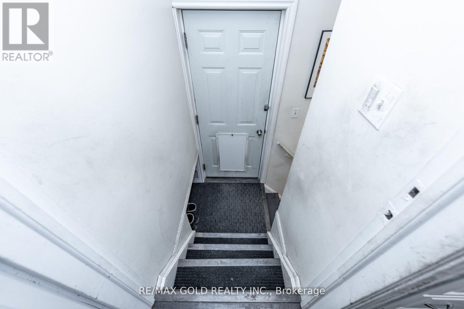 3 Harrow Street, Mississauga, Ontario  L4T 1J2 - Photo 11 - W12830030