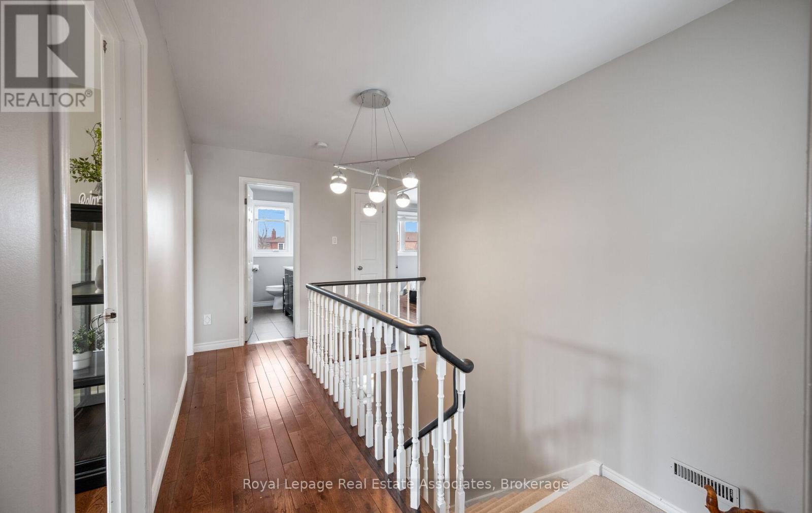 5 Vantage Circle, Mississauga, Ontario  L5M 2L2 - Photo 25 - W12830054