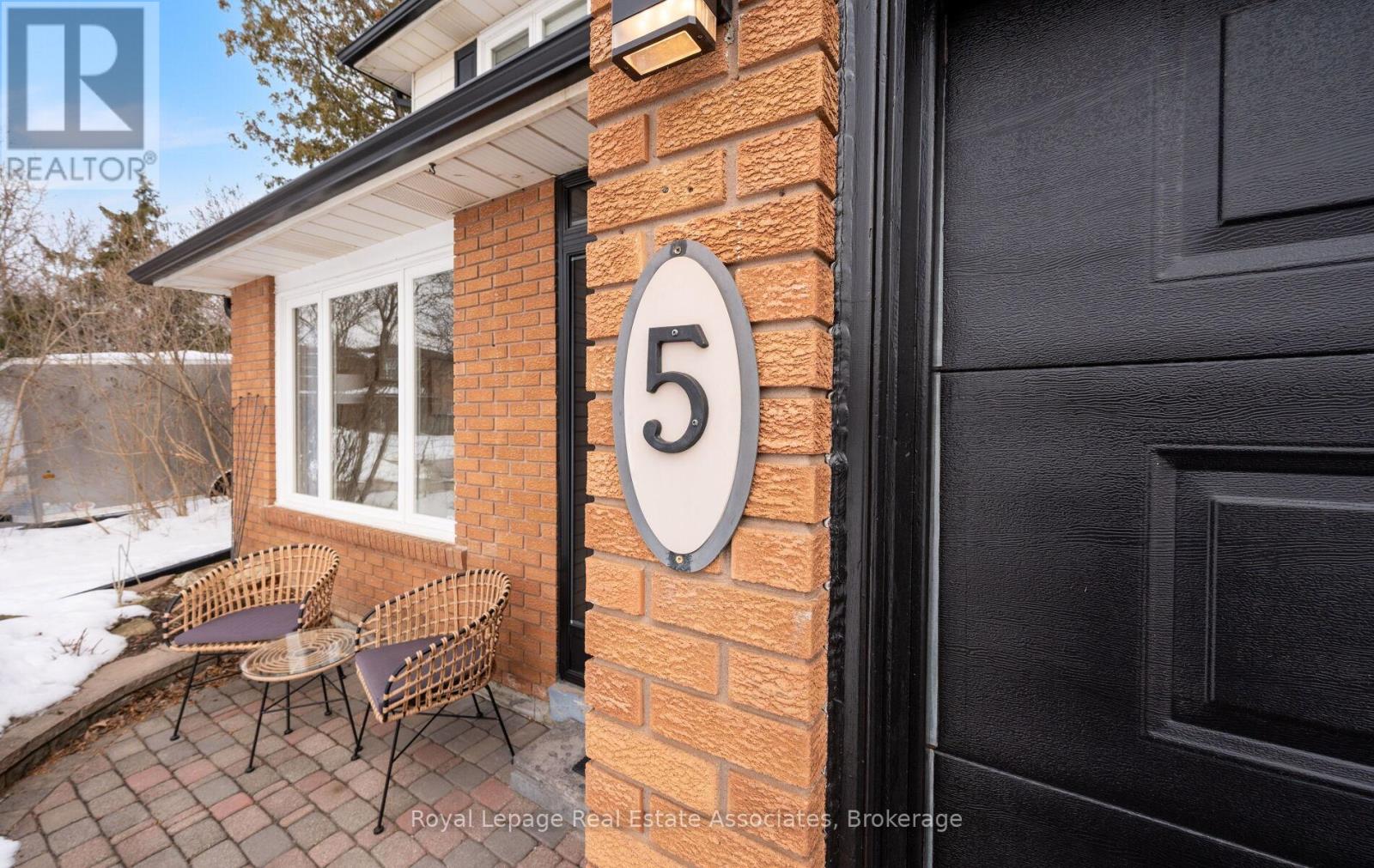 5 Vantage Circle, Mississauga, Ontario  L5M 2L2 - Photo 3 - W12830054