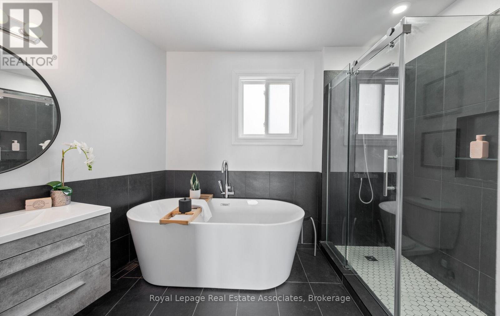 5 Vantage Circle, Mississauga, Ontario  L5M 2L2 - Photo 30 - W12830054