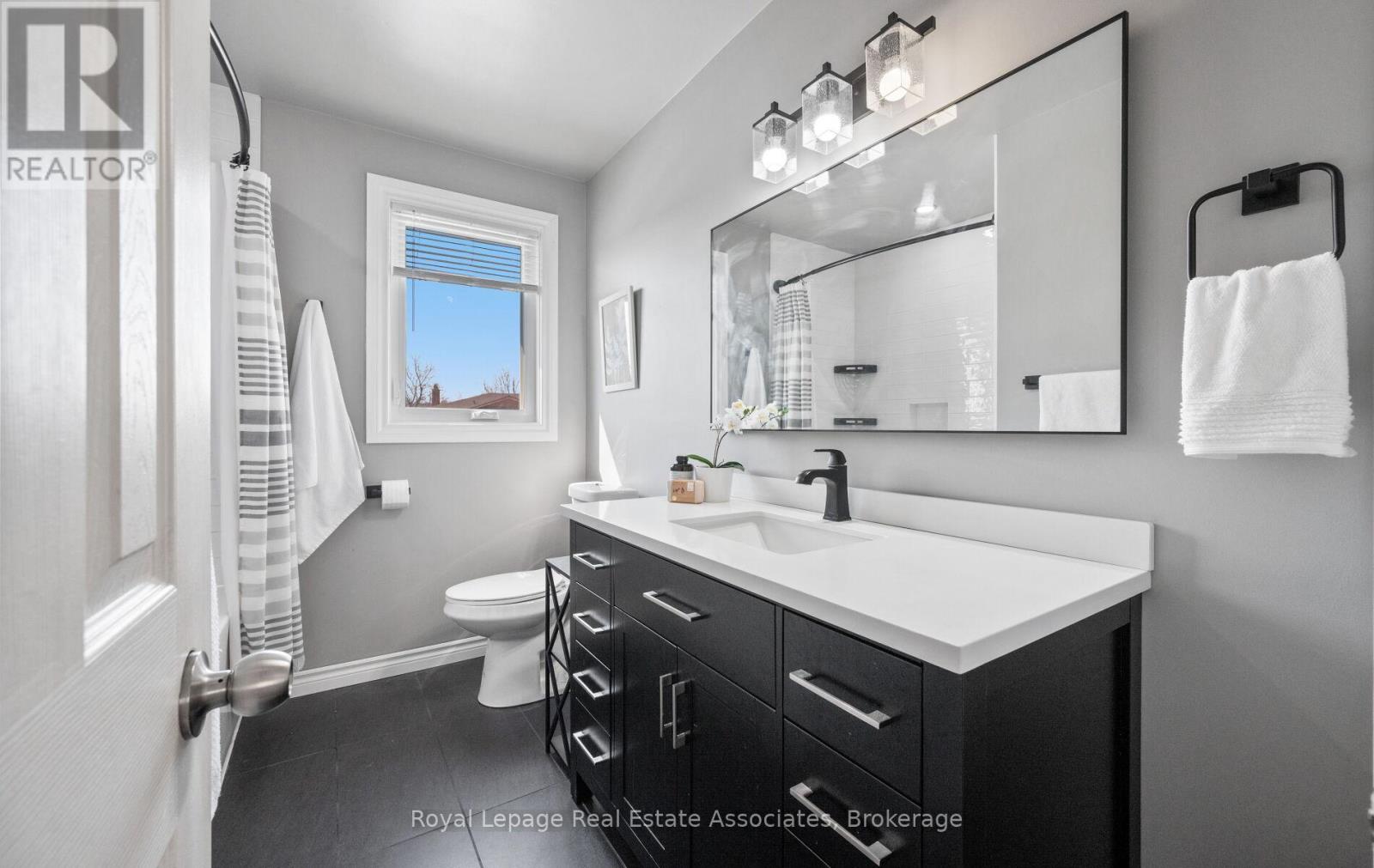 5 Vantage Circle, Mississauga, Ontario  L5M 2L2 - Photo 37 - W12830054