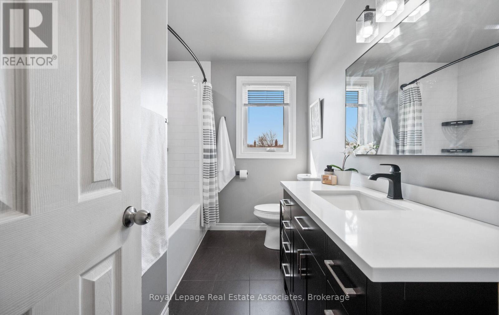 5 Vantage Circle, Mississauga, Ontario  L5M 2L2 - Photo 38 - W12830054