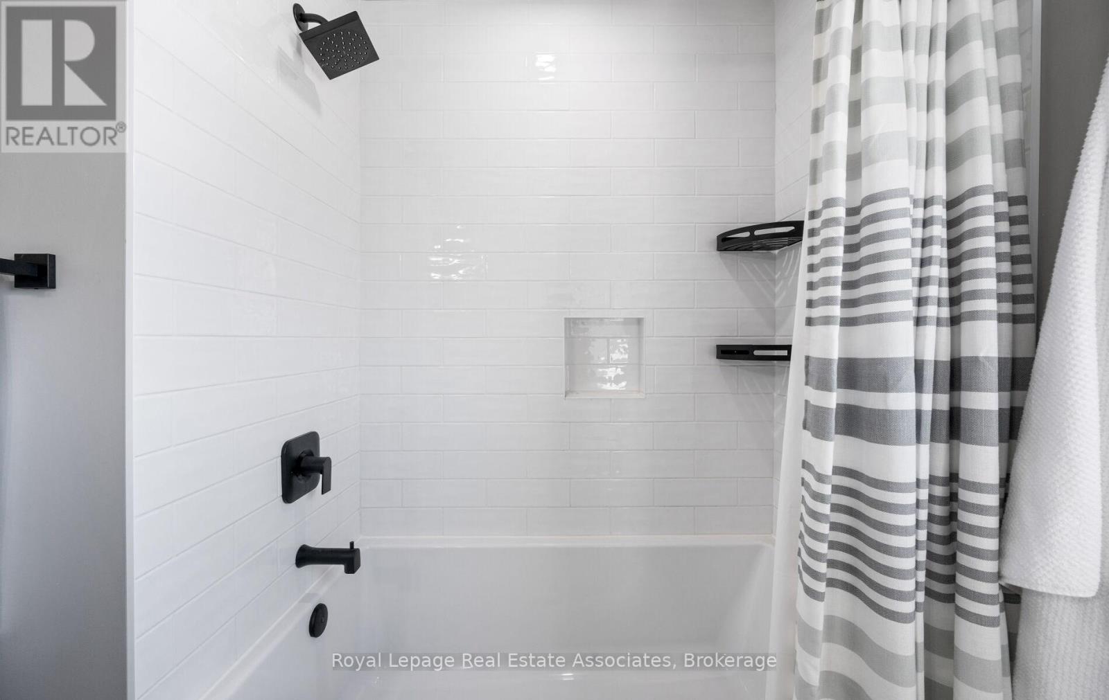 5 Vantage Circle, Mississauga, Ontario  L5M 2L2 - Photo 39 - W12830054