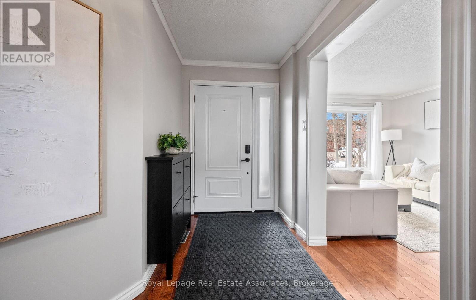 5 Vantage Circle, Mississauga, Ontario  L5M 2L2 - Photo 5 - W12830054