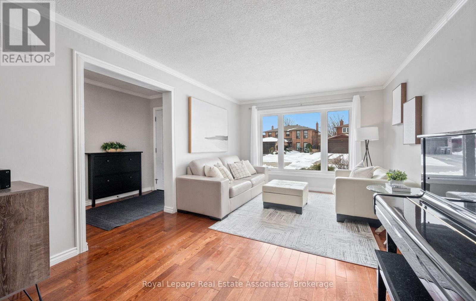 5 Vantage Circle, Mississauga, Ontario  L5M 2L2 - Photo 6 - W12830054