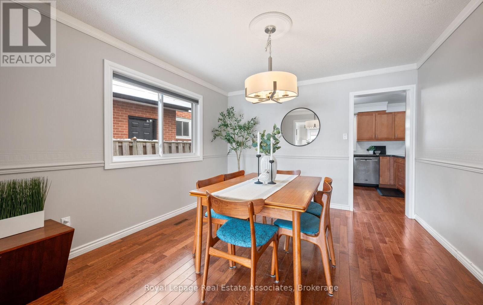 5 Vantage Circle, Mississauga, Ontario  L5M 2L2 - Photo 8 - W12830054