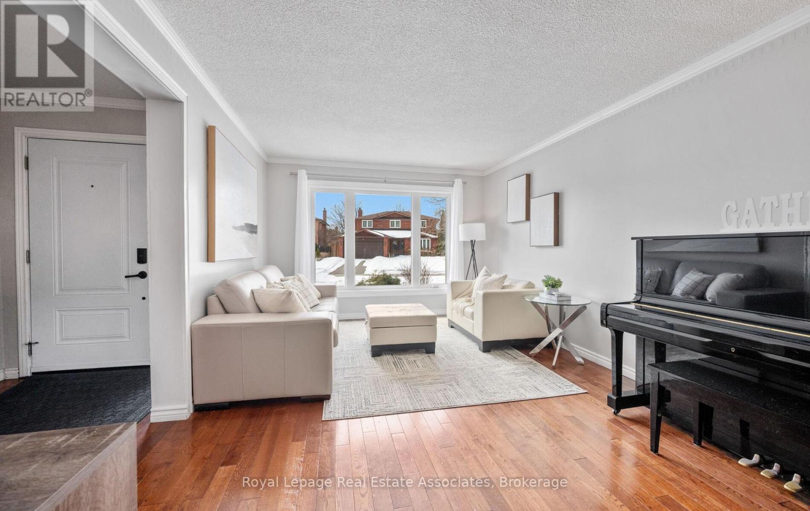 5 Vantage Circle, Mississauga, Ontario  L5M 2L2 - Photo 9 - W12830054