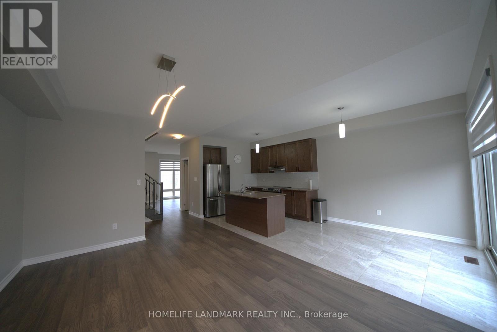 Unit 7 - 2485 Badger Crescent, Oakville, Ontario  L6M 5L9 - Photo 7 - W12830082