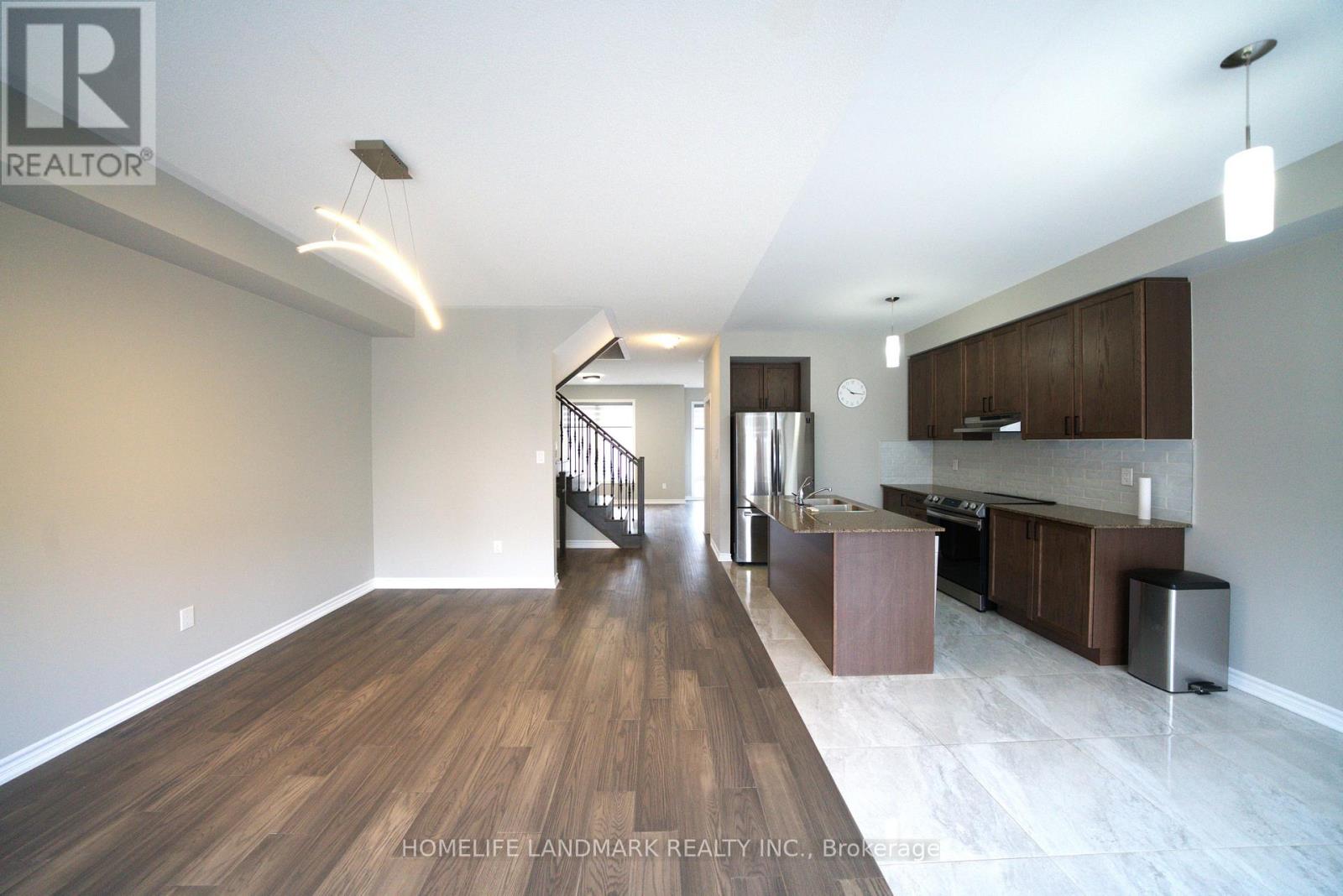 Unit 7 - 2485 Badger Crescent, Oakville, Ontario  L6M 5L9 - Photo 9 - W12830082