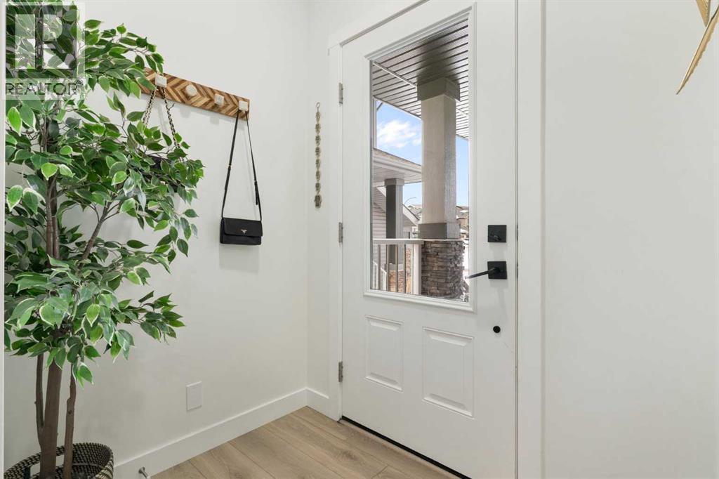 555 Clydesdale Way, Cochrane, Alberta  T4C 3B6 - Photo 2 - A2289425