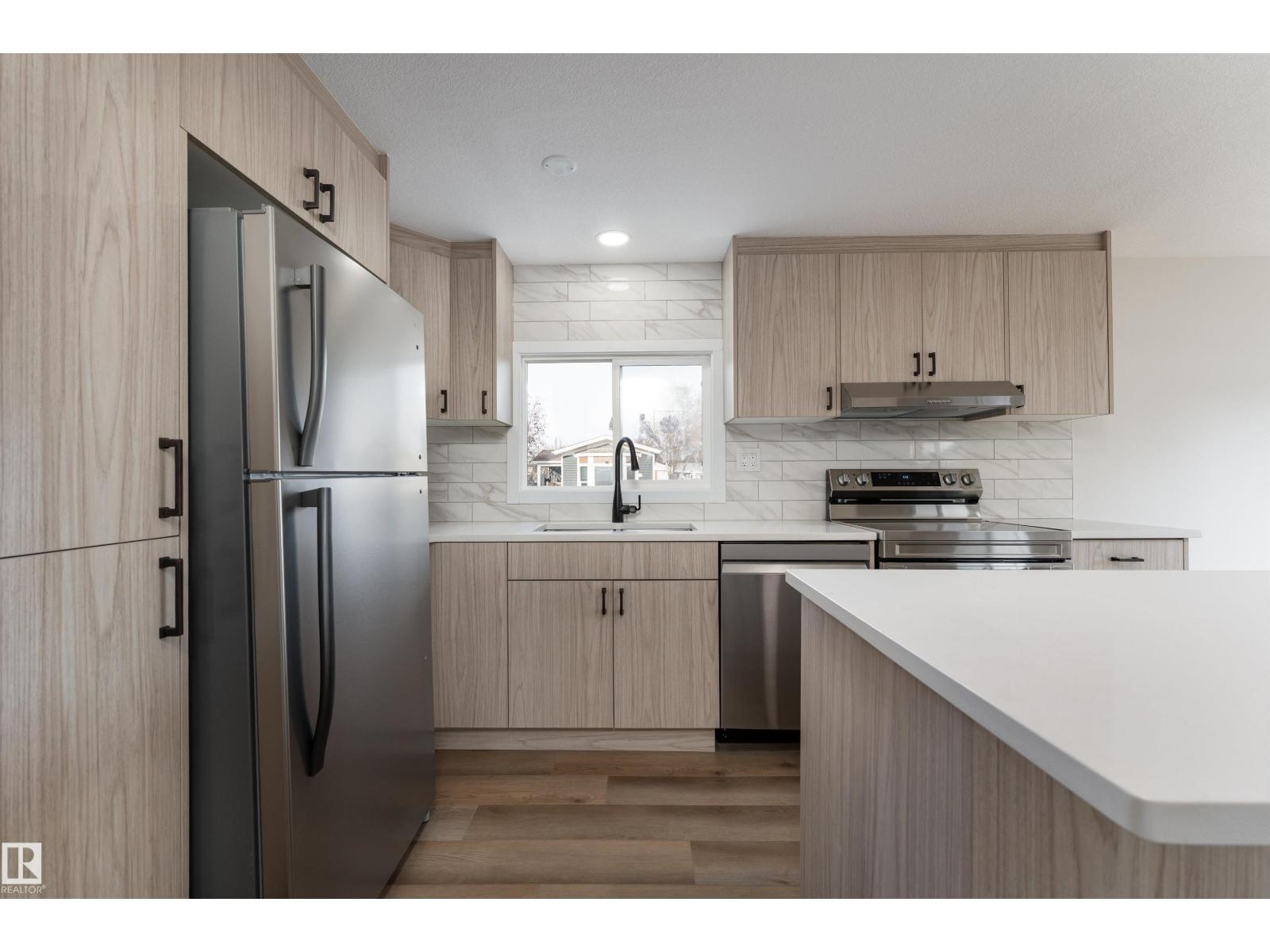 2001 West View Gr Nw, Edmonton, Alberta  T5S 1T6 - Photo 11 - E4475320