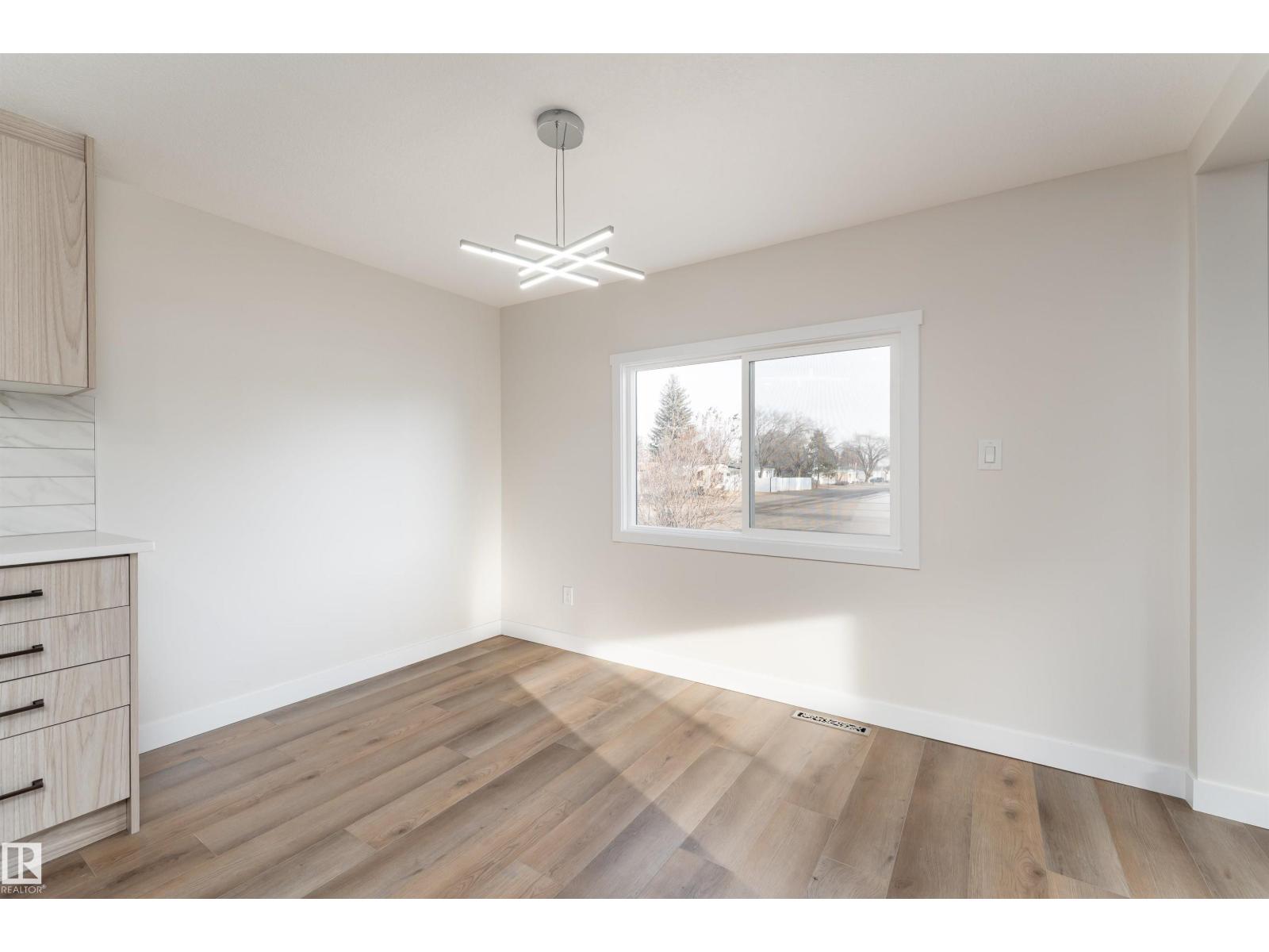 2001 West View Gr Nw, Edmonton, Alberta  T5S 1T6 - Photo 12 - E4475320