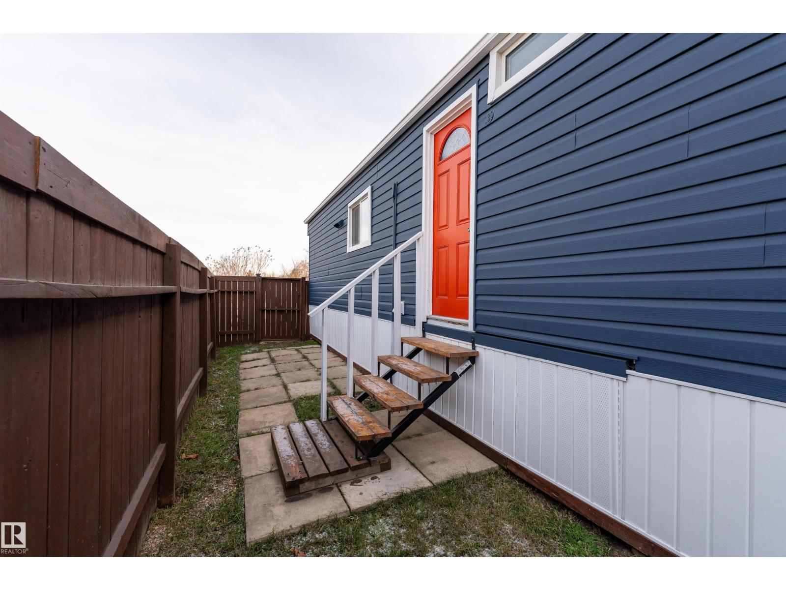 2001 West View Gr Nw, Edmonton, Alberta  T5S 1T6 - Photo 4 - E4475320