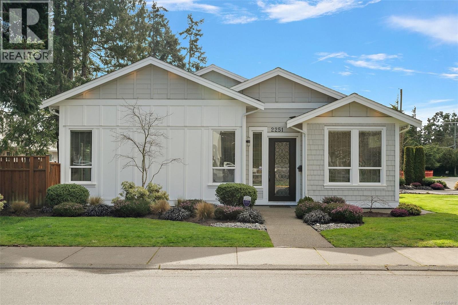 2251 Frost Ave, Sidney, British Columbia