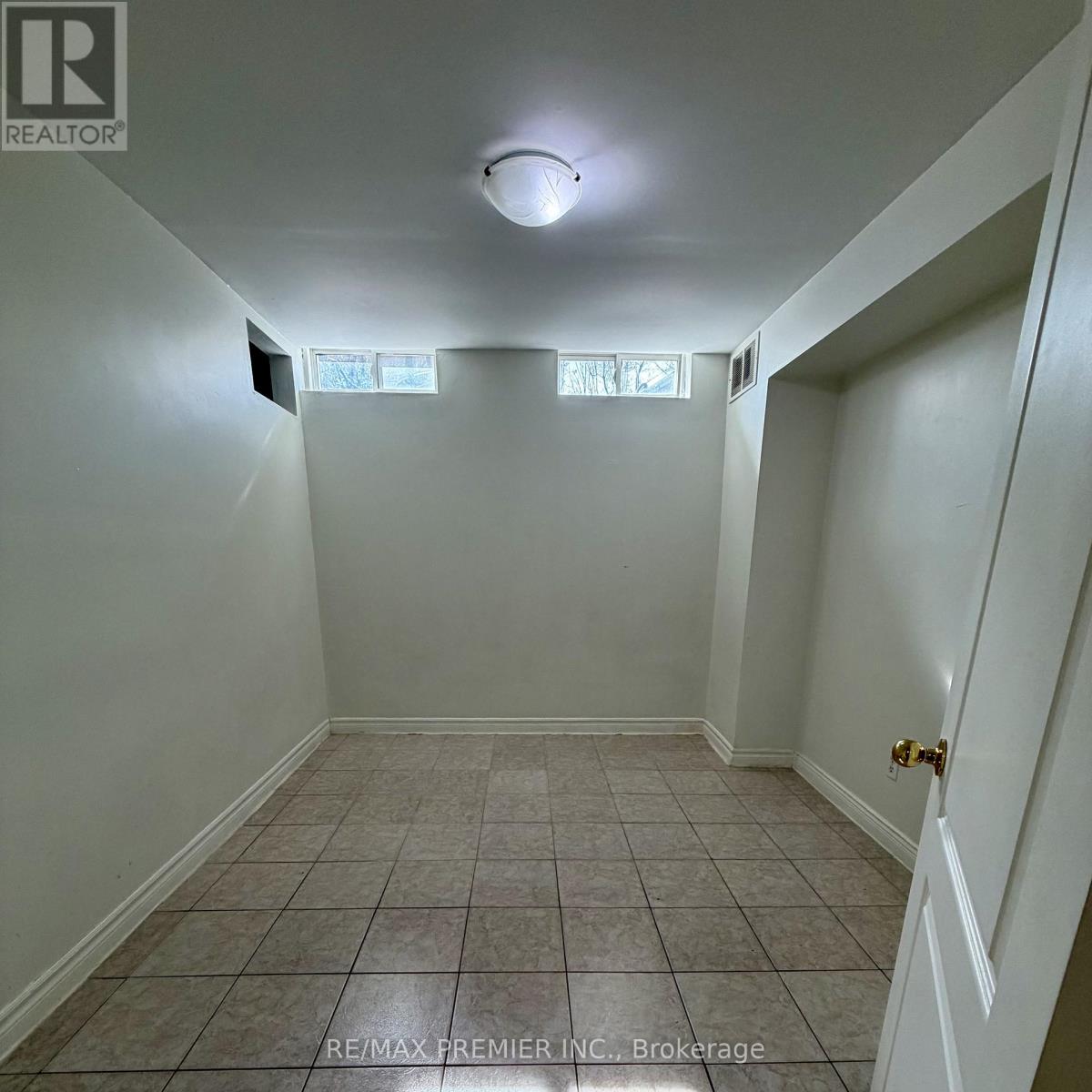 5272 Brookwood Court, Mississauga, Ontario  L5V 2N8 - Photo 34 - W12808172