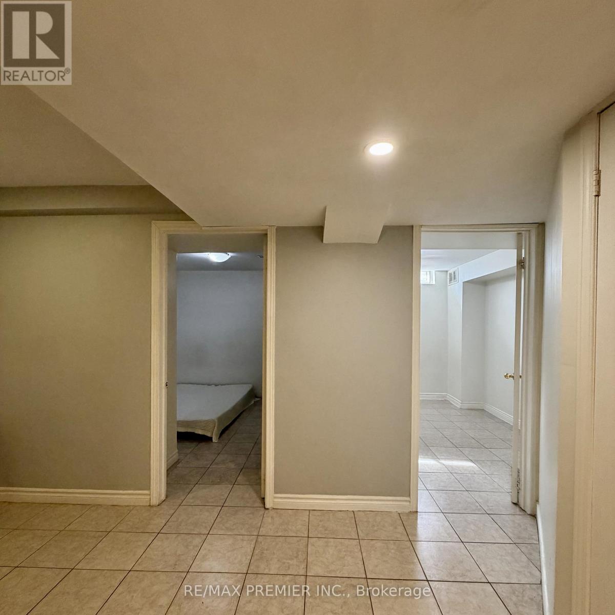 5272 Brookwood Court, Mississauga, Ontario  L5V 2N8 - Photo 32 - W12808172