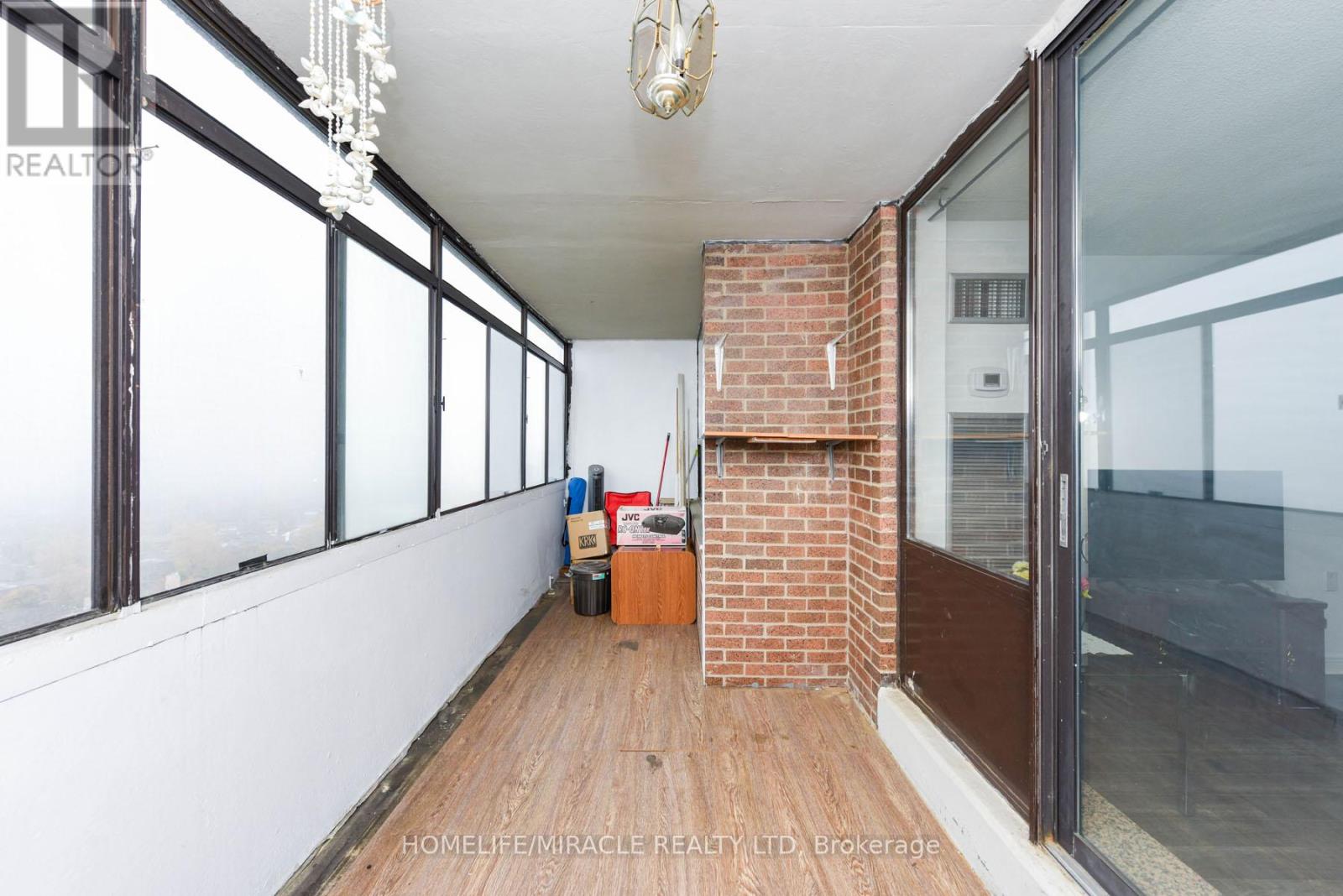 2005 - 18 Knightsbridge Road, Brampton, Ontario  L6T 3X5 - Photo 18 - W12809506