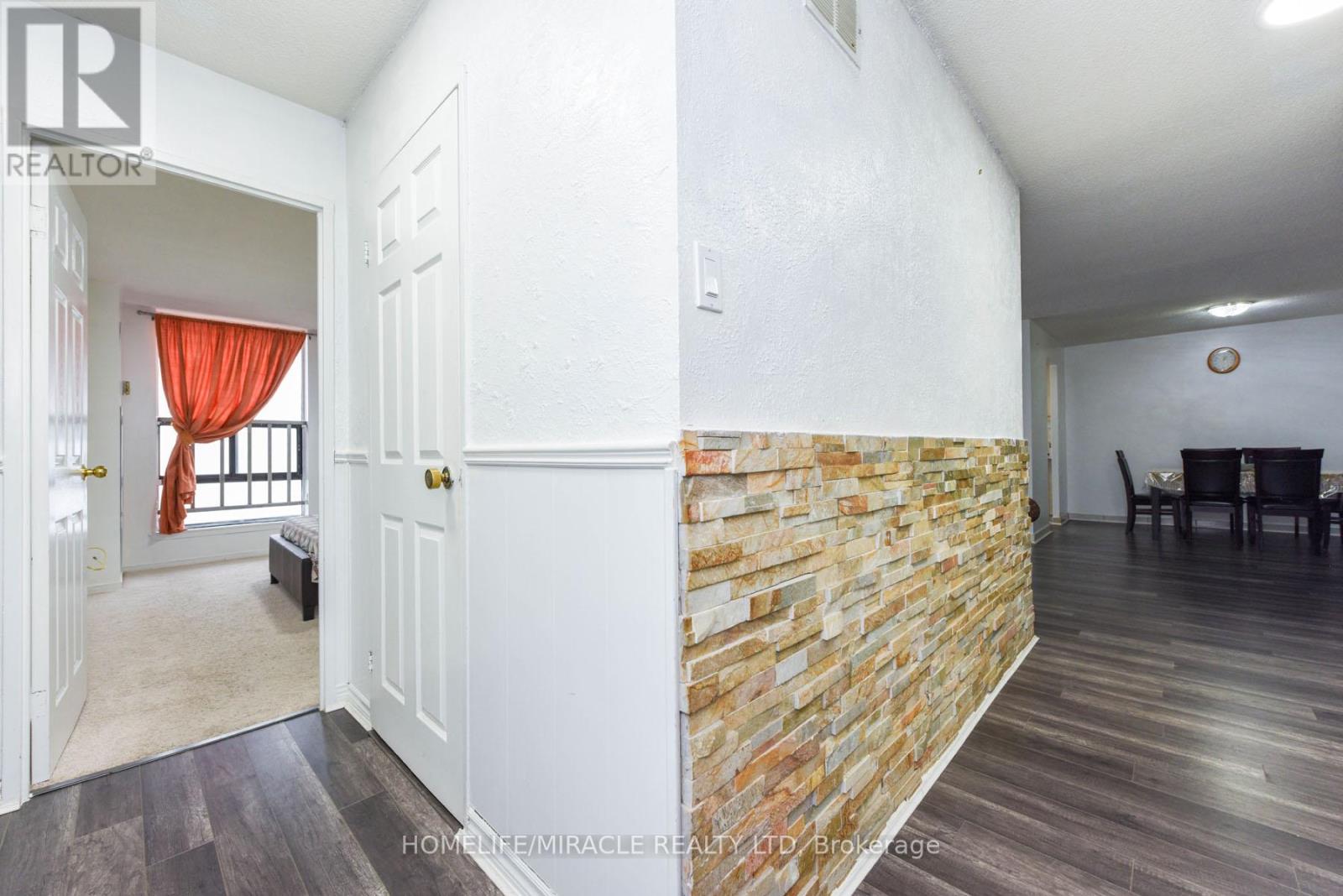 2005 - 18 Knightsbridge Road, Brampton, Ontario  L6T 3X5 - Photo 28 - W12809506