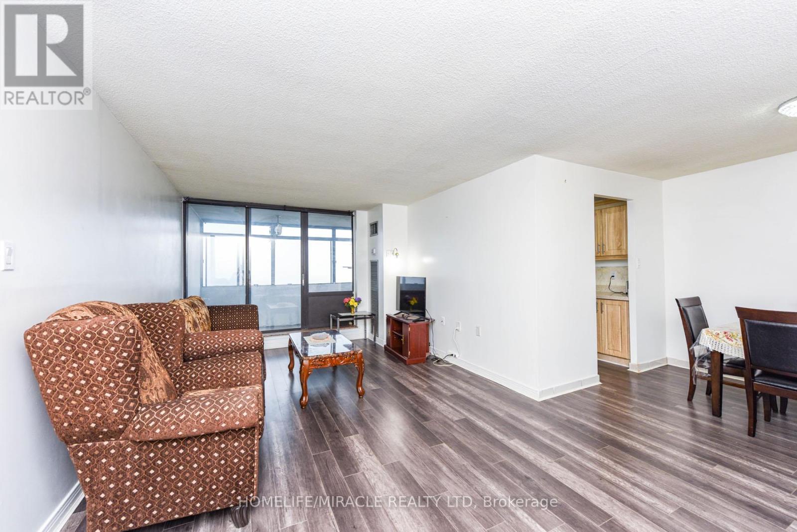 2005 - 18 Knightsbridge Road, Brampton, Ontario  L6T 3X5 - Photo 7 - W12809506