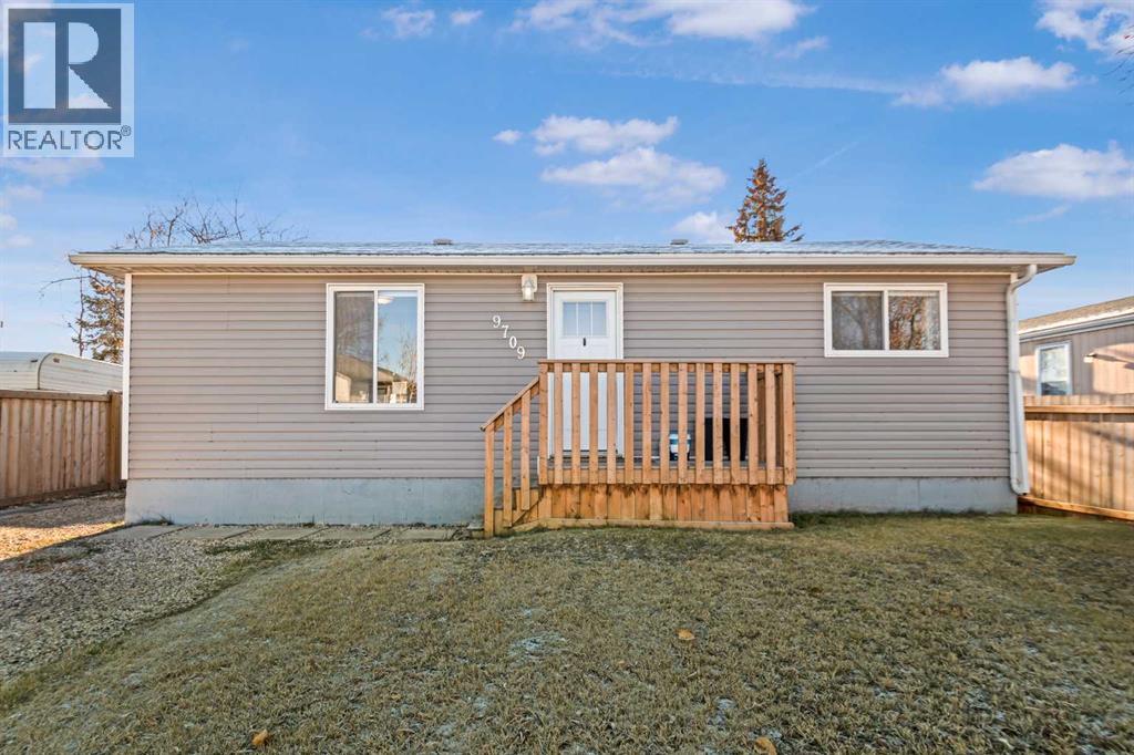 9709 102 Avenue, Clairmont, Alberta