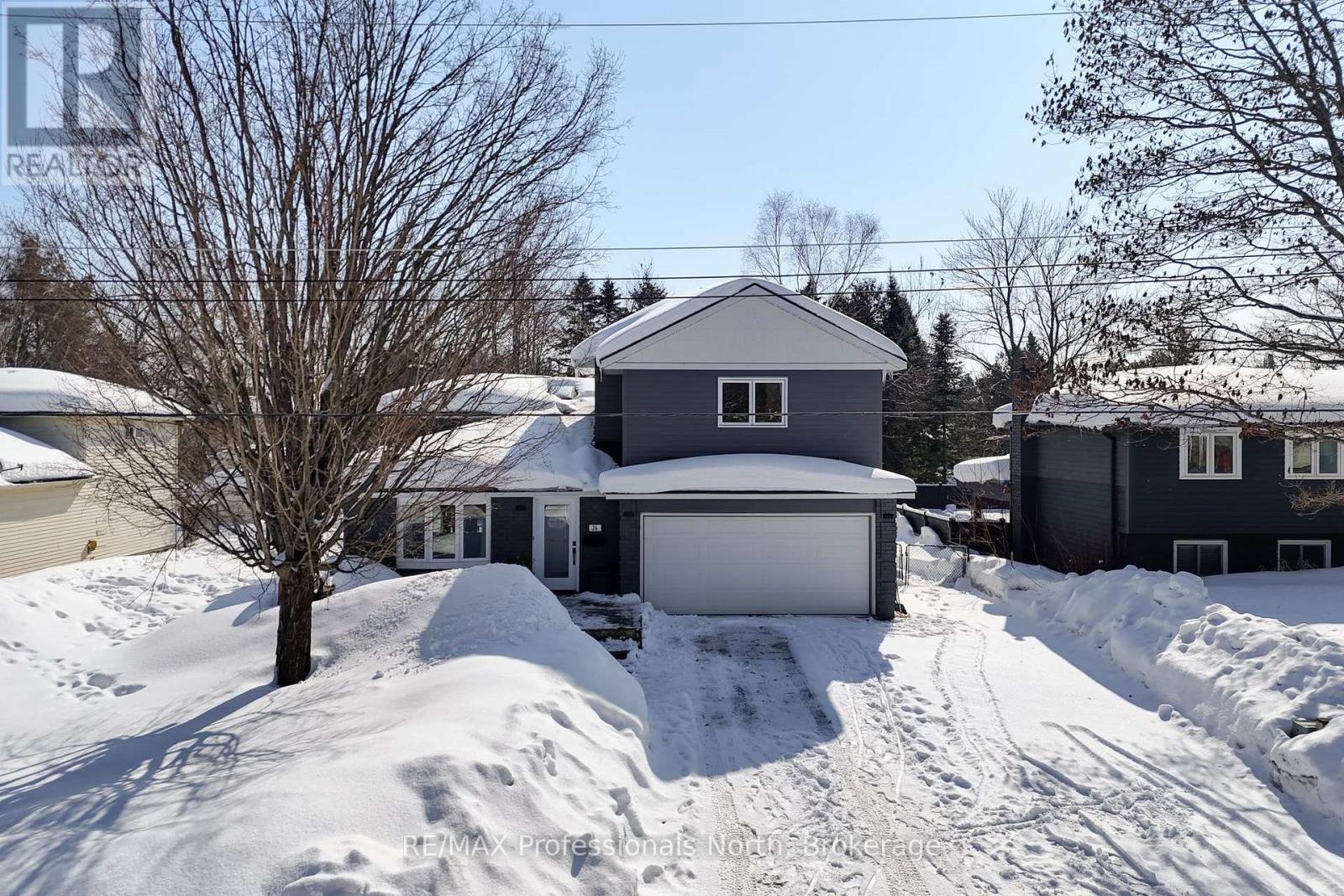 26 Maypark Drive, Bracebridge, Ontario  P1L 1C3 - Photo 2 - X12830124