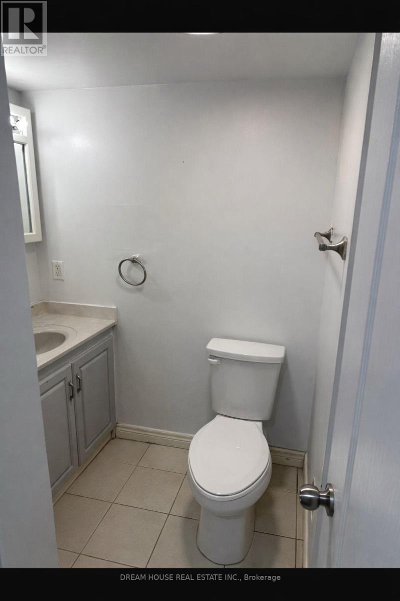 47 Rushmore Crescent, Brampton, Ontario  L6Z 1R1 - Photo 10 - W12820640