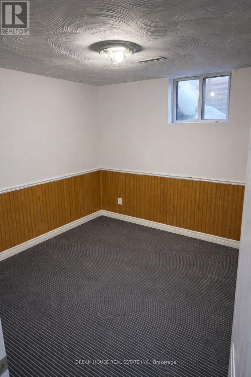 47 Rushmore Crescent, Brampton, Ontario  L6Z 1R1 - Photo 6 - W12820640