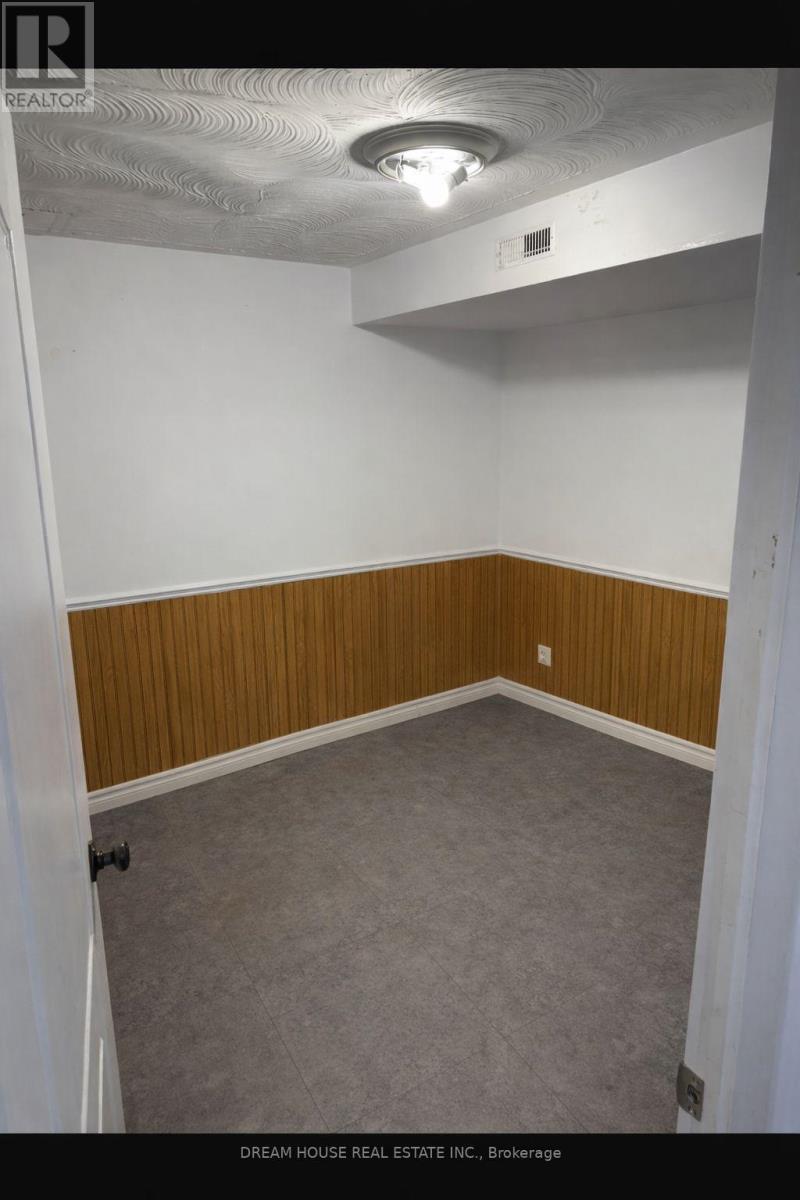 47 Rushmore Crescent, Brampton, Ontario  L6Z 1R1 - Photo 7 - W12820640