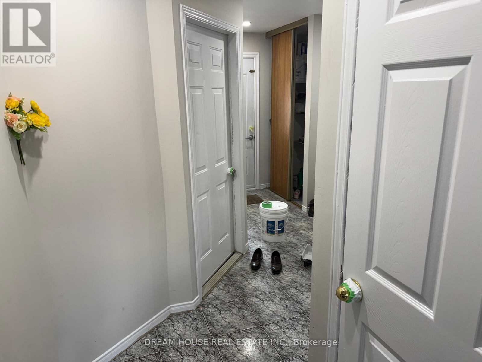 47 Rushmore Crescent, Brampton, Ontario  L6Z 1R1 - Photo 9 - W12820640