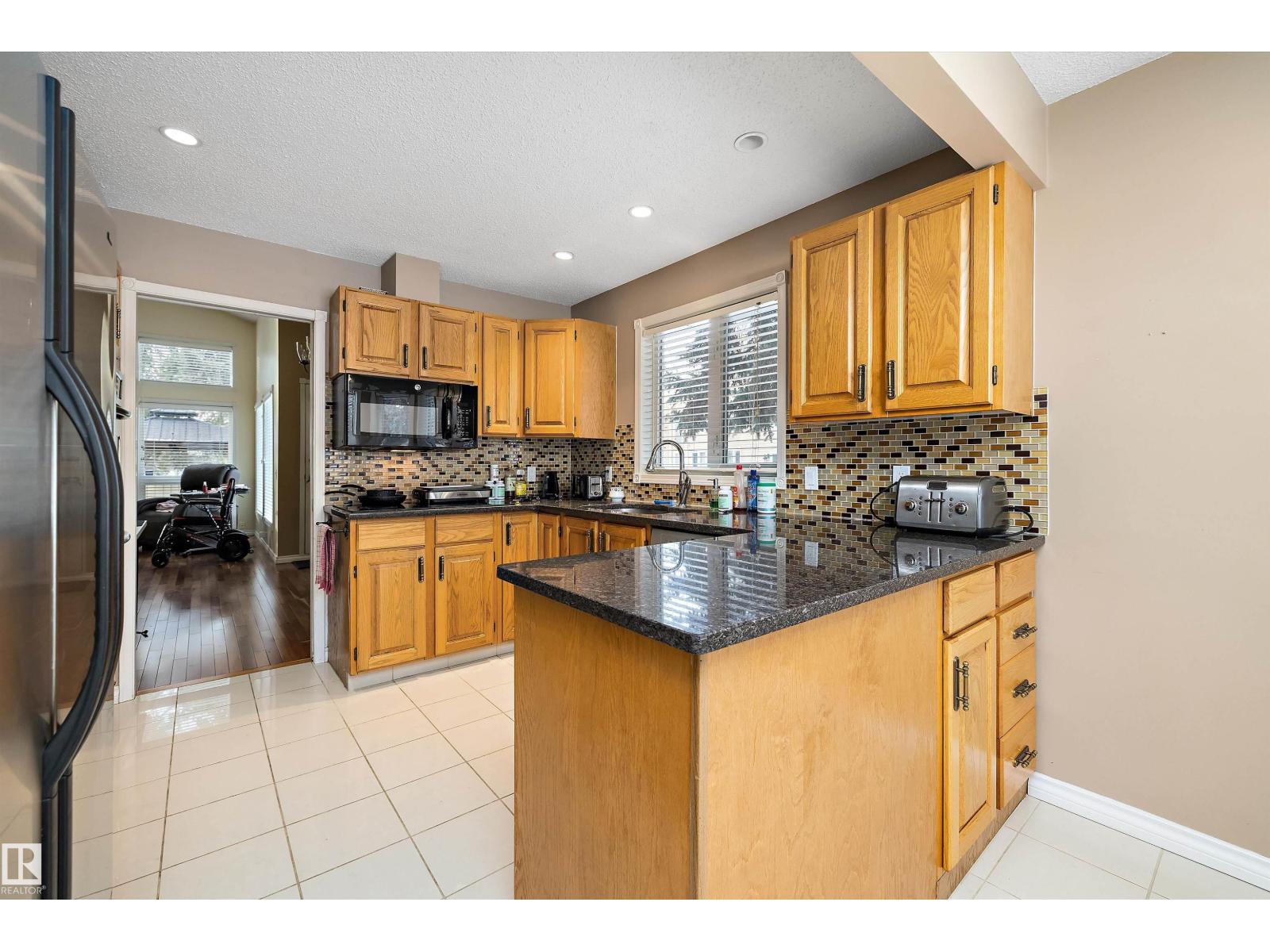 1027 109 St Nw, Edmonton, Alberta  T6J 5G2 - Photo 15 - E4471965