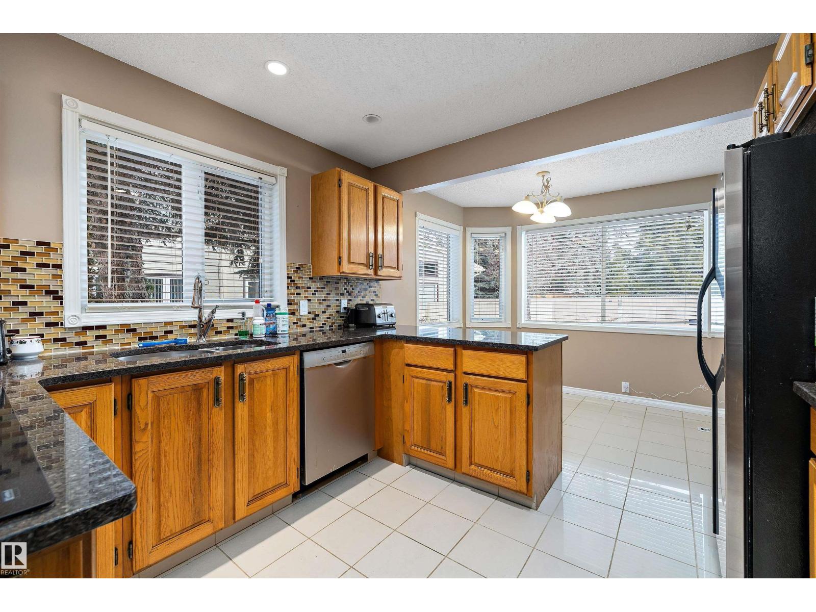 1027 109 St Nw, Edmonton, Alberta  T6J 5G2 - Photo 14 - E4471965