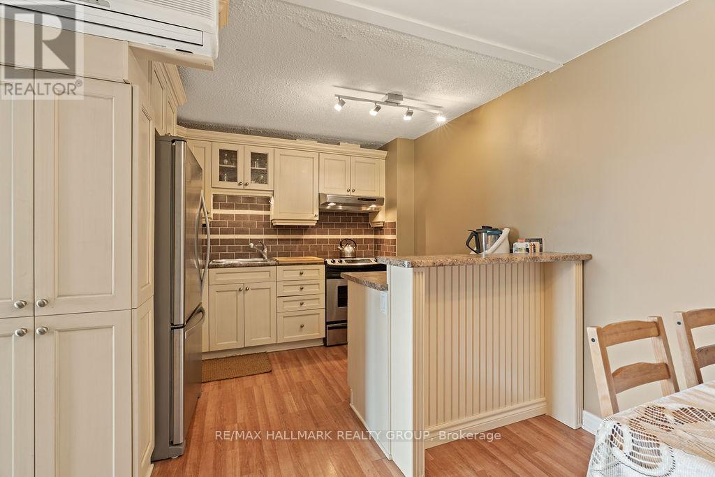 502 - 915 Elmsmere Road, Ottawa, Ontario  K1J 8H8 - Photo 9 - X12830182