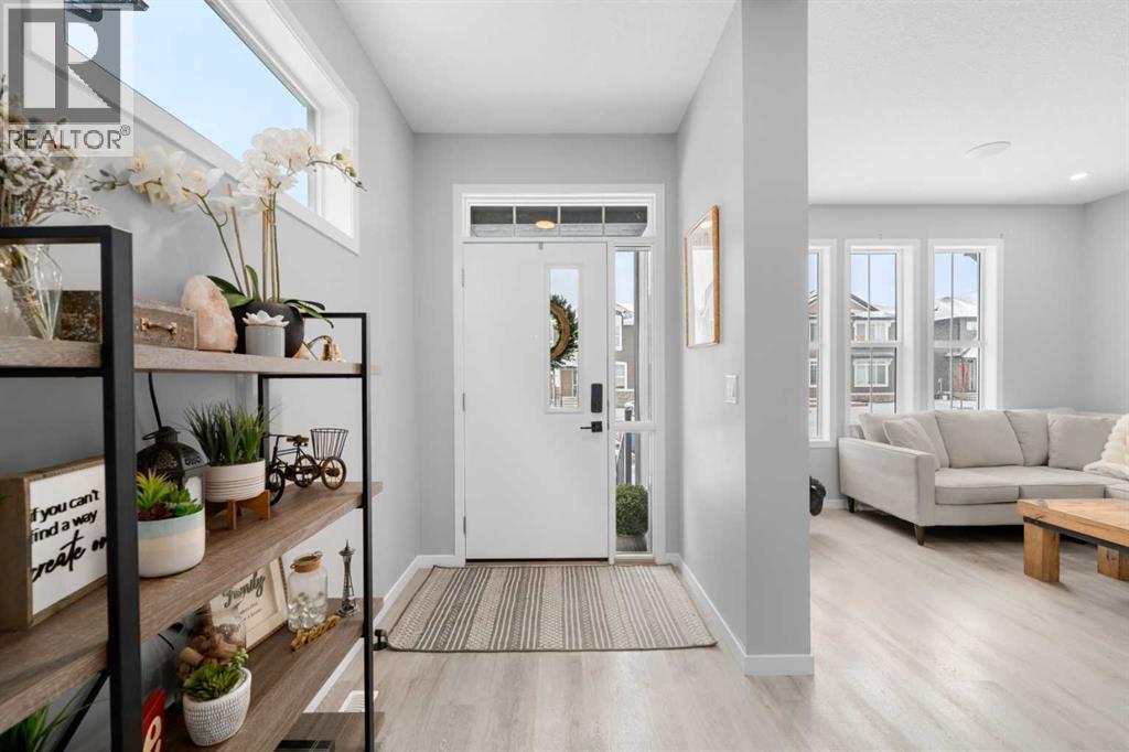 92 Wolf Gate, Okotoks, Alberta  T1S 5T9 - Photo 2 - A2288264