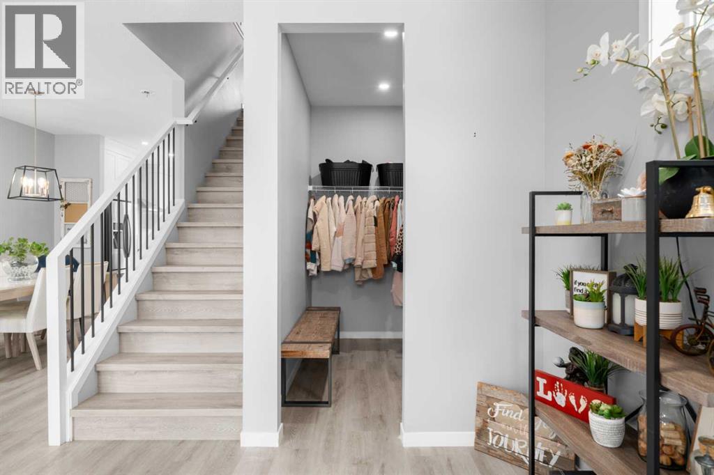 92 Wolf Gate, Okotoks, Alberta  T1S 5T9 - Photo 3 - A2288264