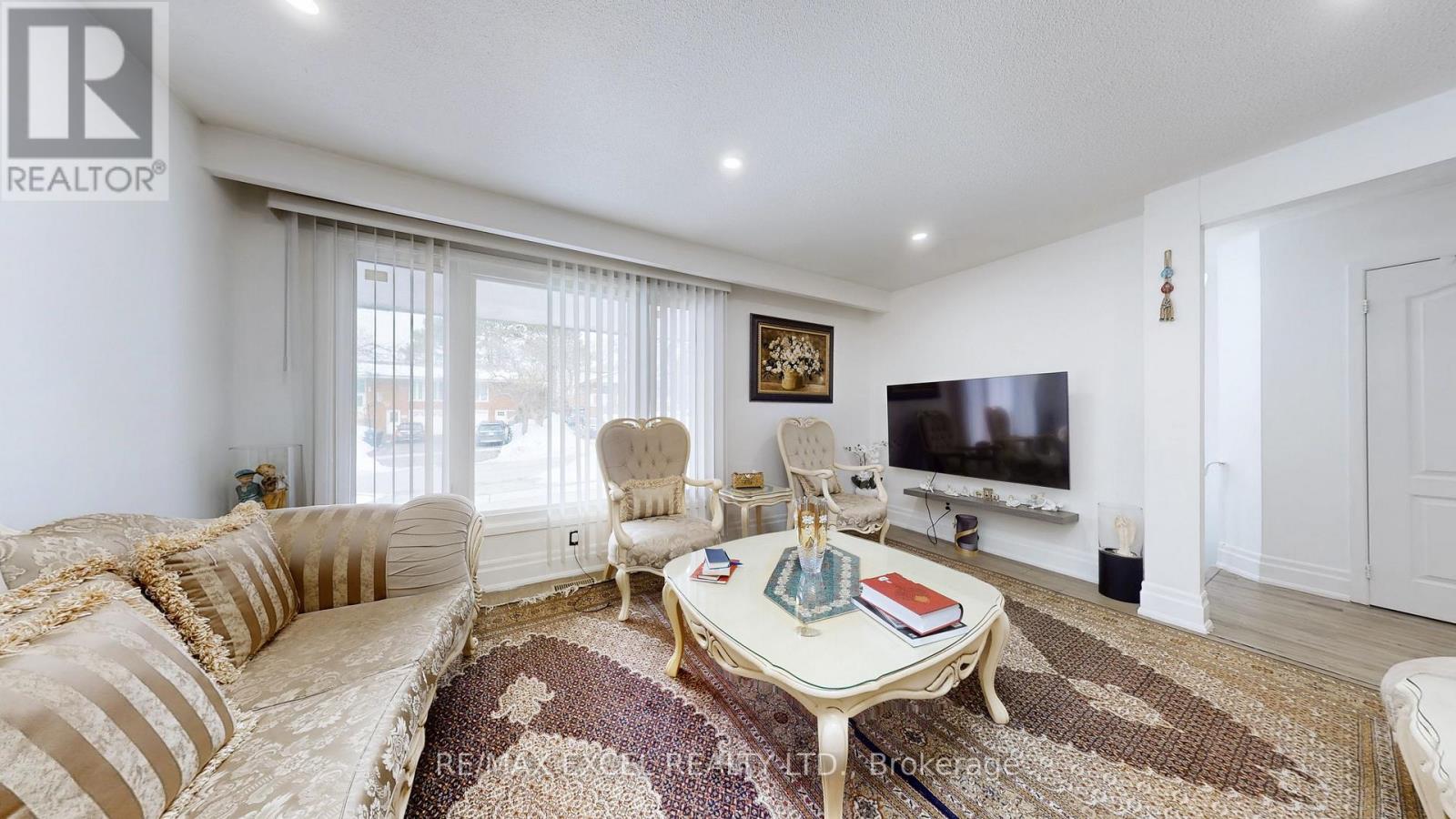 19 Clancy Drive, Toronto, Ontario  M2J 2V7 - Photo 4 - C12830120