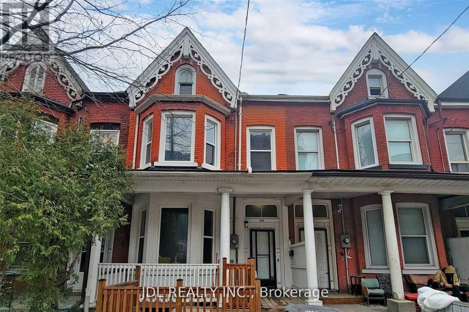 216 Mc Caul Street, Toronto, Ontario  M5T 1W5 - Photo 1 - C12830132