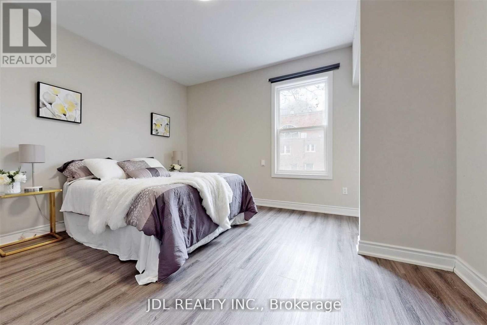 216 Mc Caul Street, Toronto, Ontario  M5T 1W5 - Photo 11 - C12830132