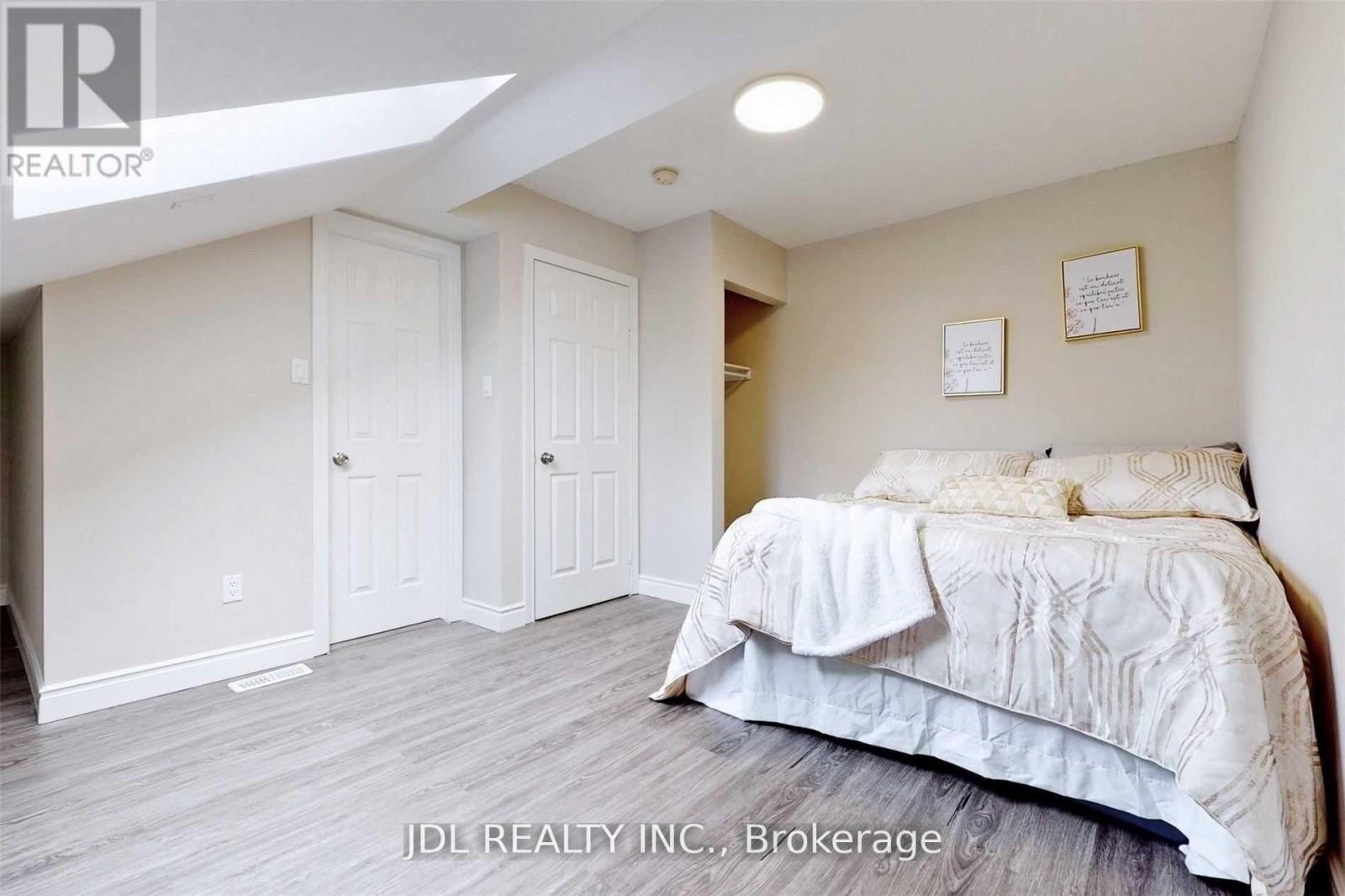 216 Mc Caul Street, Toronto, Ontario  M5T 1W5 - Photo 23 - C12830132