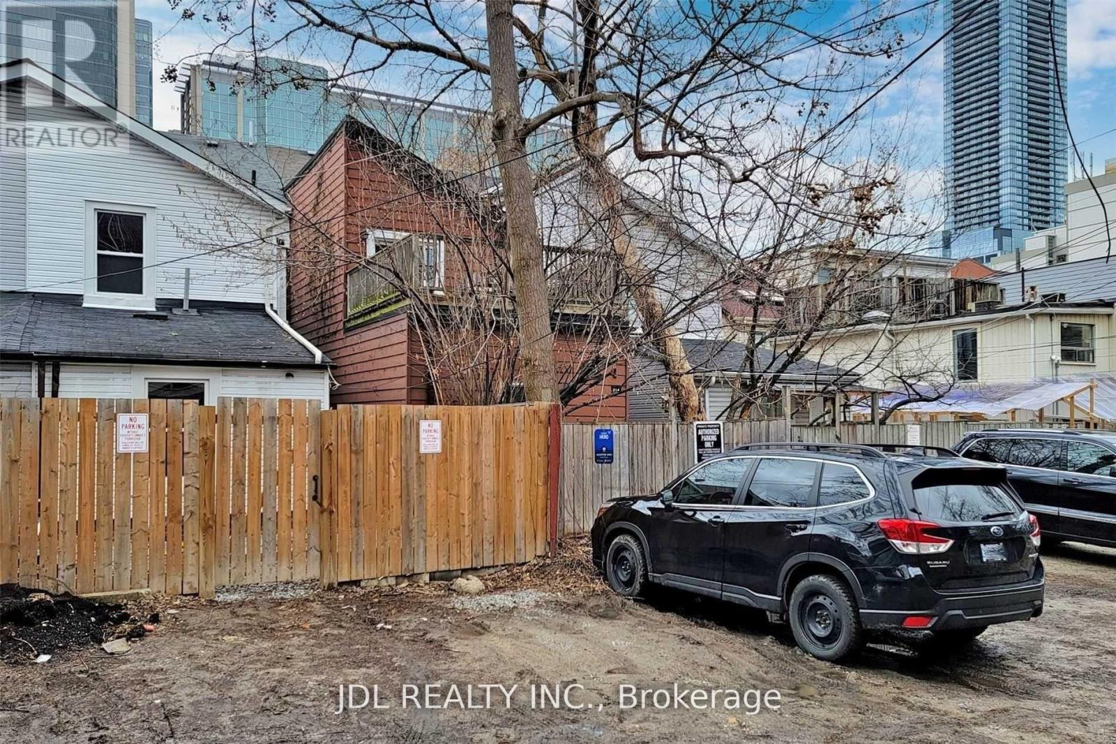 216 Mc Caul Street, Toronto, Ontario  M5T 1W5 - Photo 36 - C12830132