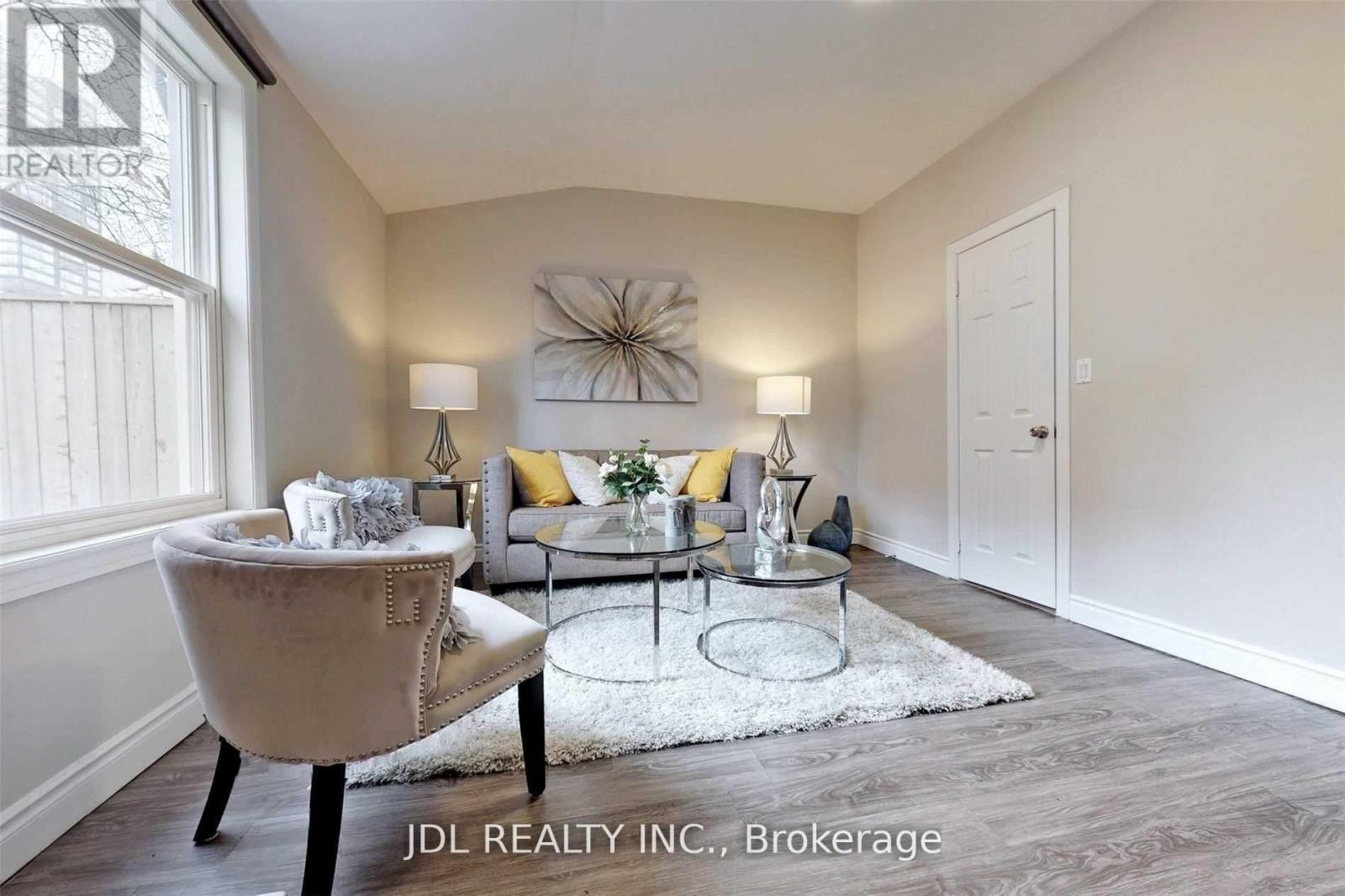 216 Mc Caul Street, Toronto, Ontario  M5T 1W5 - Photo 6 - C12830132