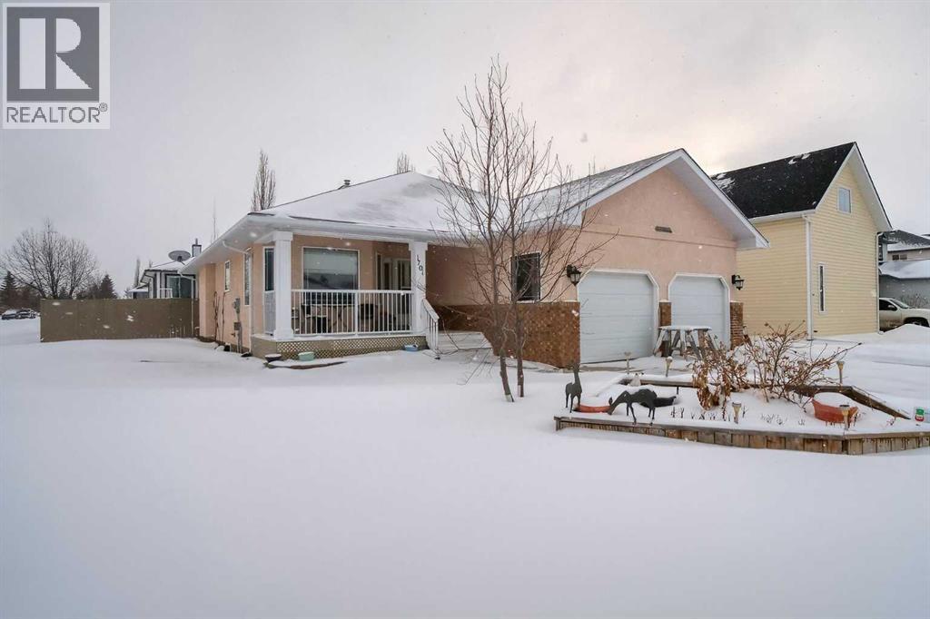 1701 Mossip Avenue, Crossfield, Alberta
