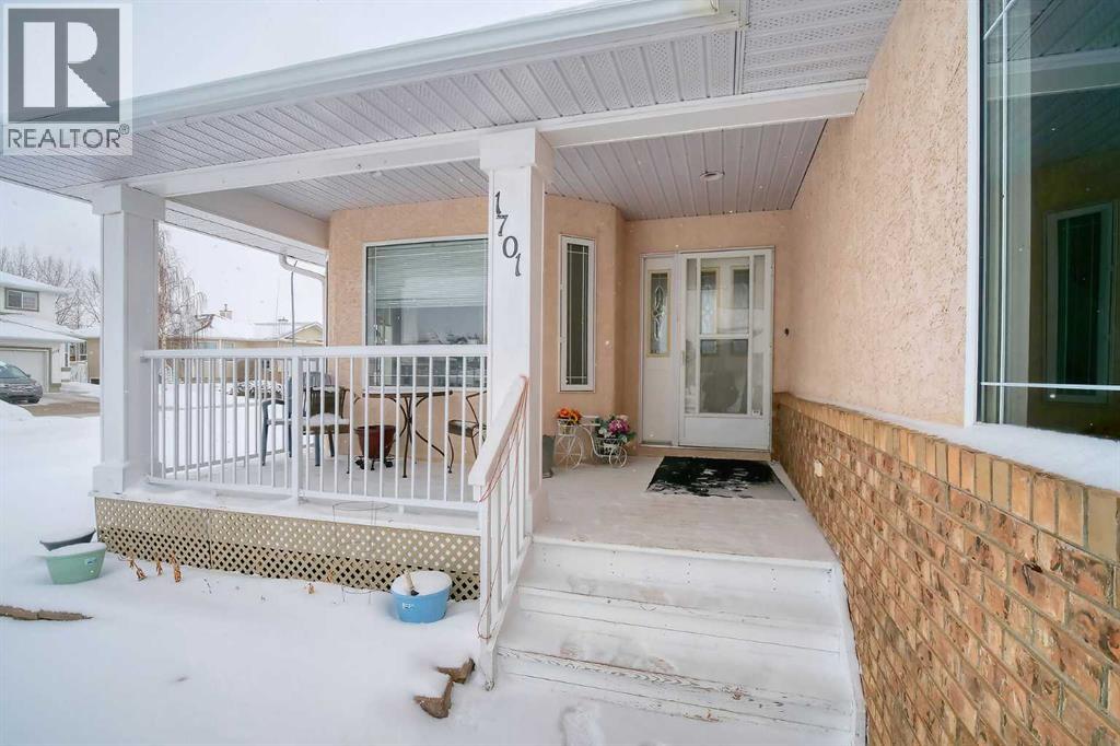1701 Mossip Avenue, Crossfield, Alberta  T0M 0S0 - Photo 3 - A2289649