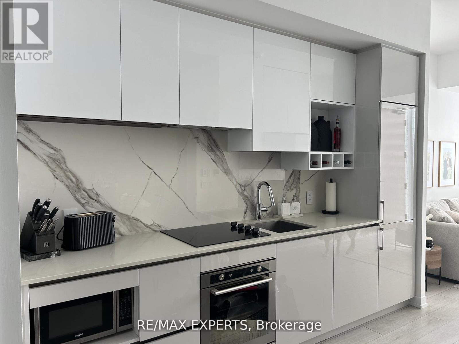 Th05 - 9 Buttermill Avenue W, Vaughan, Ontario  L4K 0M5 - Photo 2 - N12830122