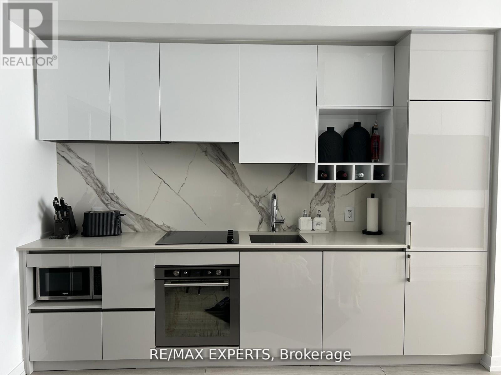 Th05 - 9 Buttermill Avenue W, Vaughan, Ontario  L4K 0M5 - Photo 4 - N12830122