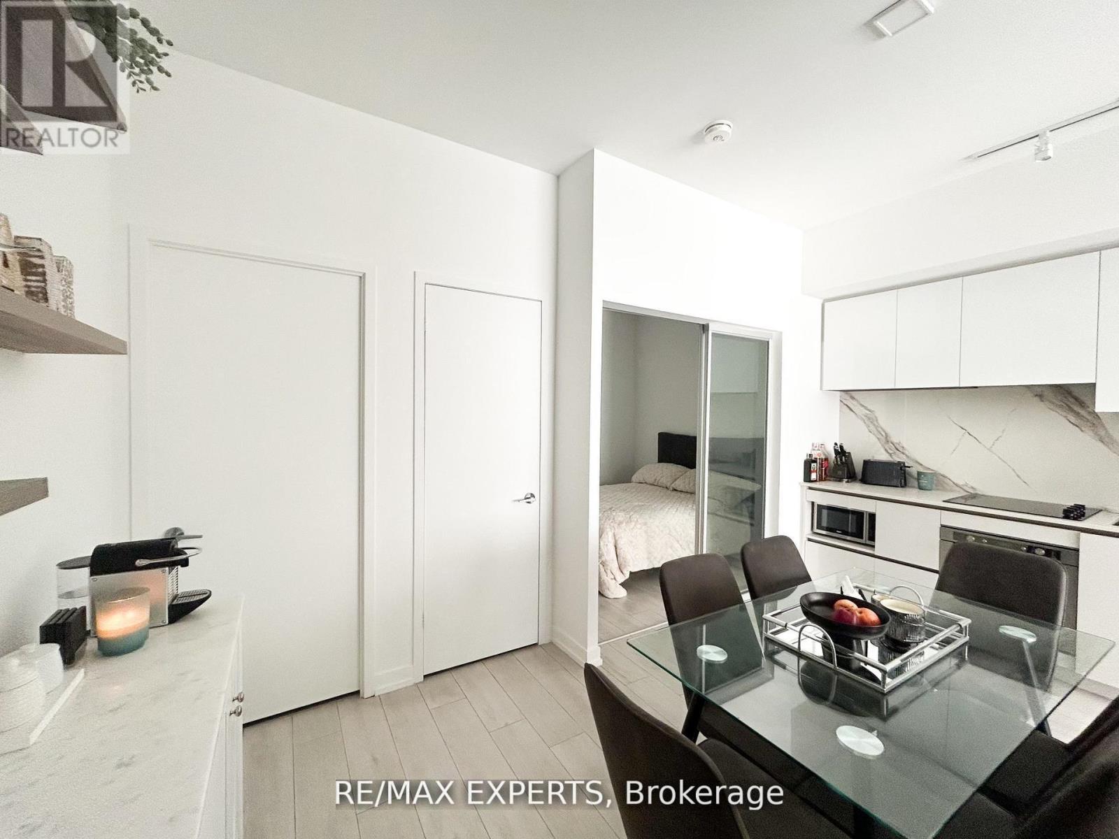 Th05 - 9 Buttermill Avenue W, Vaughan, Ontario  L4K 0M5 - Photo 9 - N12830122