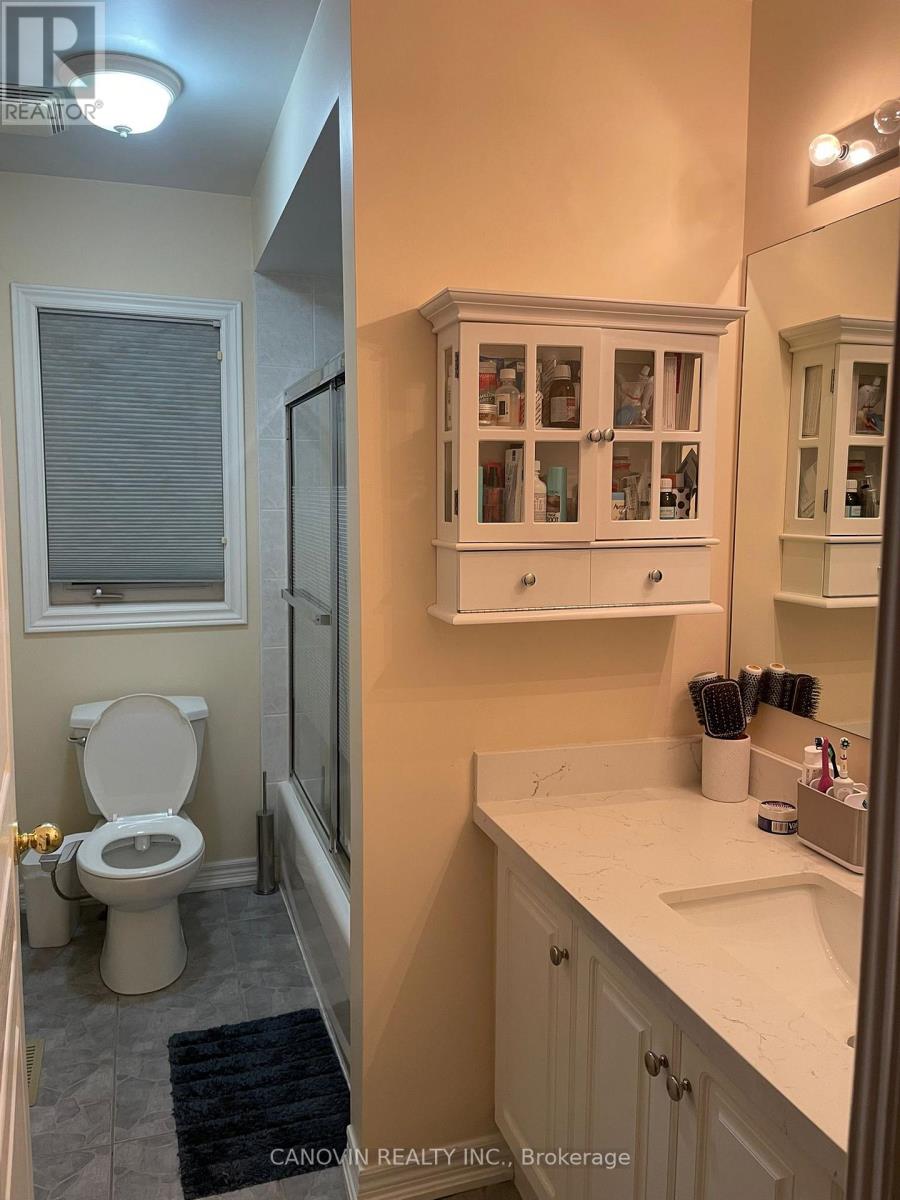 17 Waldron Crescent, Richmond Hill, Ontario  L4E 4A3 - Photo 11 - N12830140