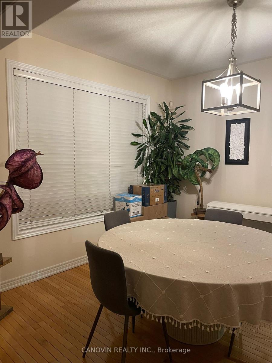 17 Waldron Crescent, Richmond Hill, Ontario  L4E 4A3 - Photo 12 - N12830140