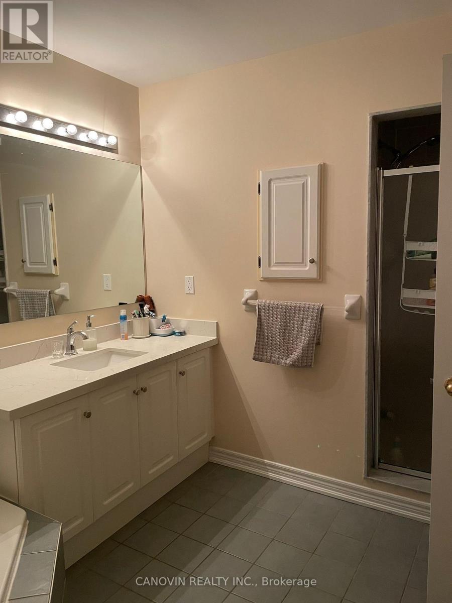 17 Waldron Crescent, Richmond Hill, Ontario  L4E 4A3 - Photo 13 - N12830140